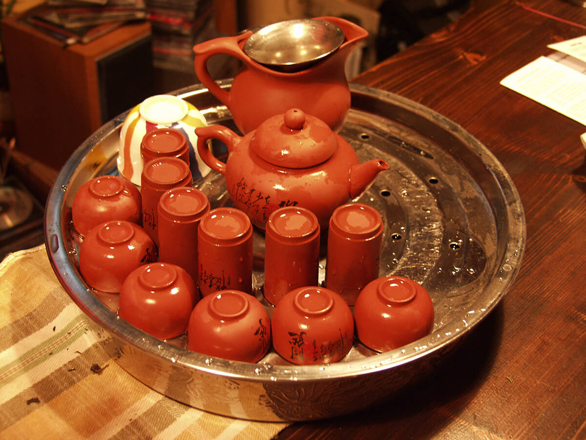 Photo of a celebration with friends and a dragon tea ceremony in Tea Room, Czech Republic